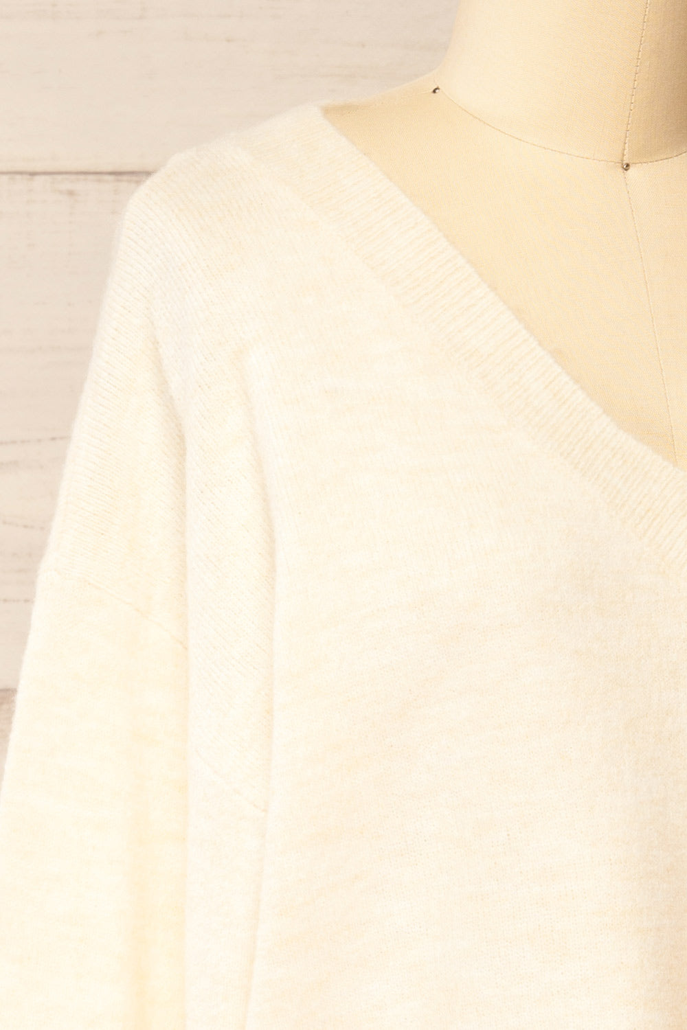 Tottenham Beige V-neck Knit Sweater | La petite garçonne side