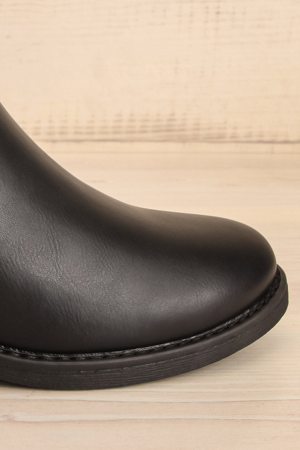Tucson Chelsea Black Boots | La petite garçonne front