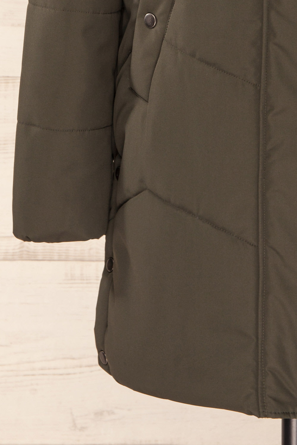 Tuvalu Khaki Quilted Coat w/ Side Vents | La petite garçonne sleeve
