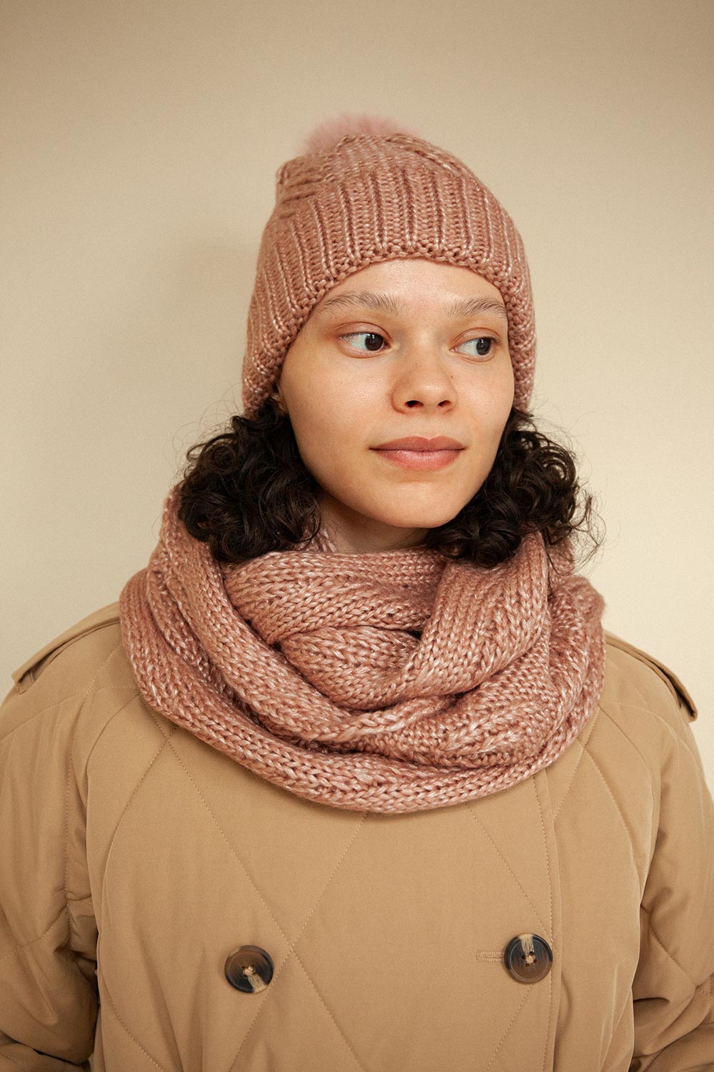 Vallenar Black Scarf & Beanie Set | La petite garçonne model