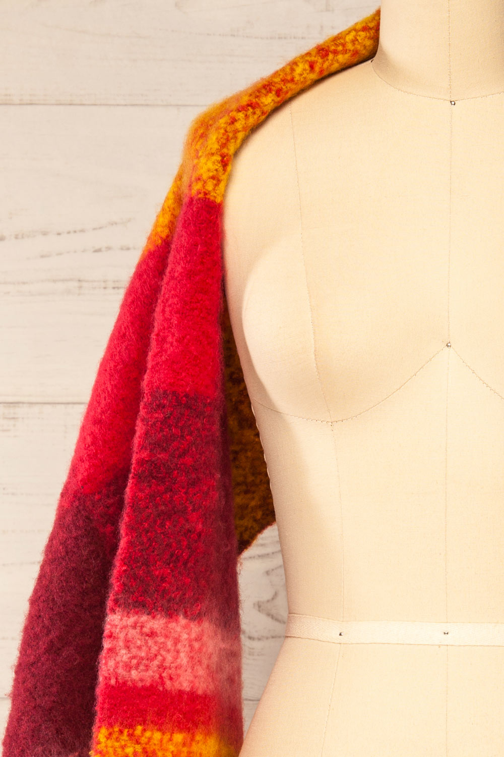 Valparaiso Plaid Knit Scarf | La petite garçonne shawl close-up