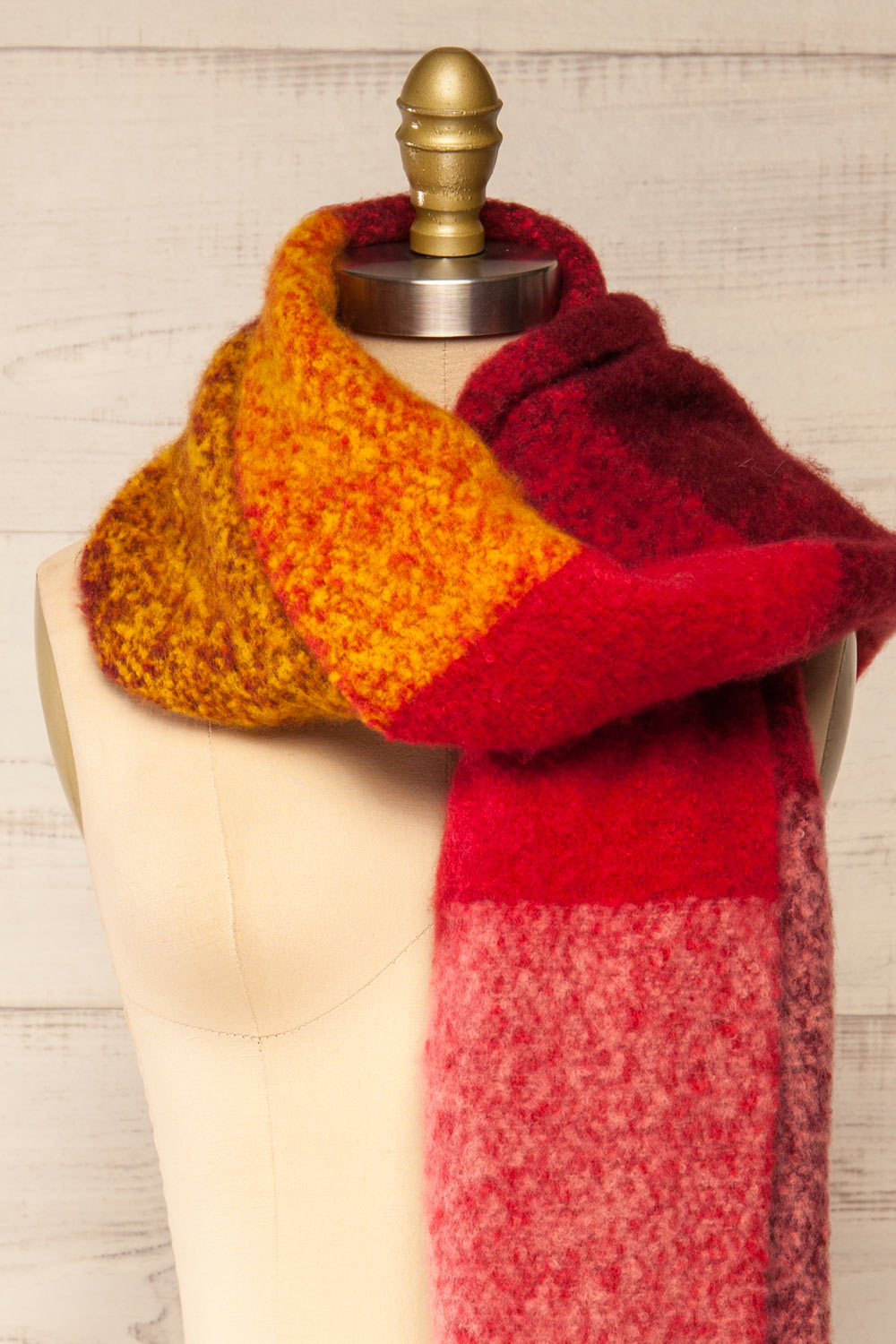 Valparaiso Plaid Knit Scarf | La petite garçonne side close-up