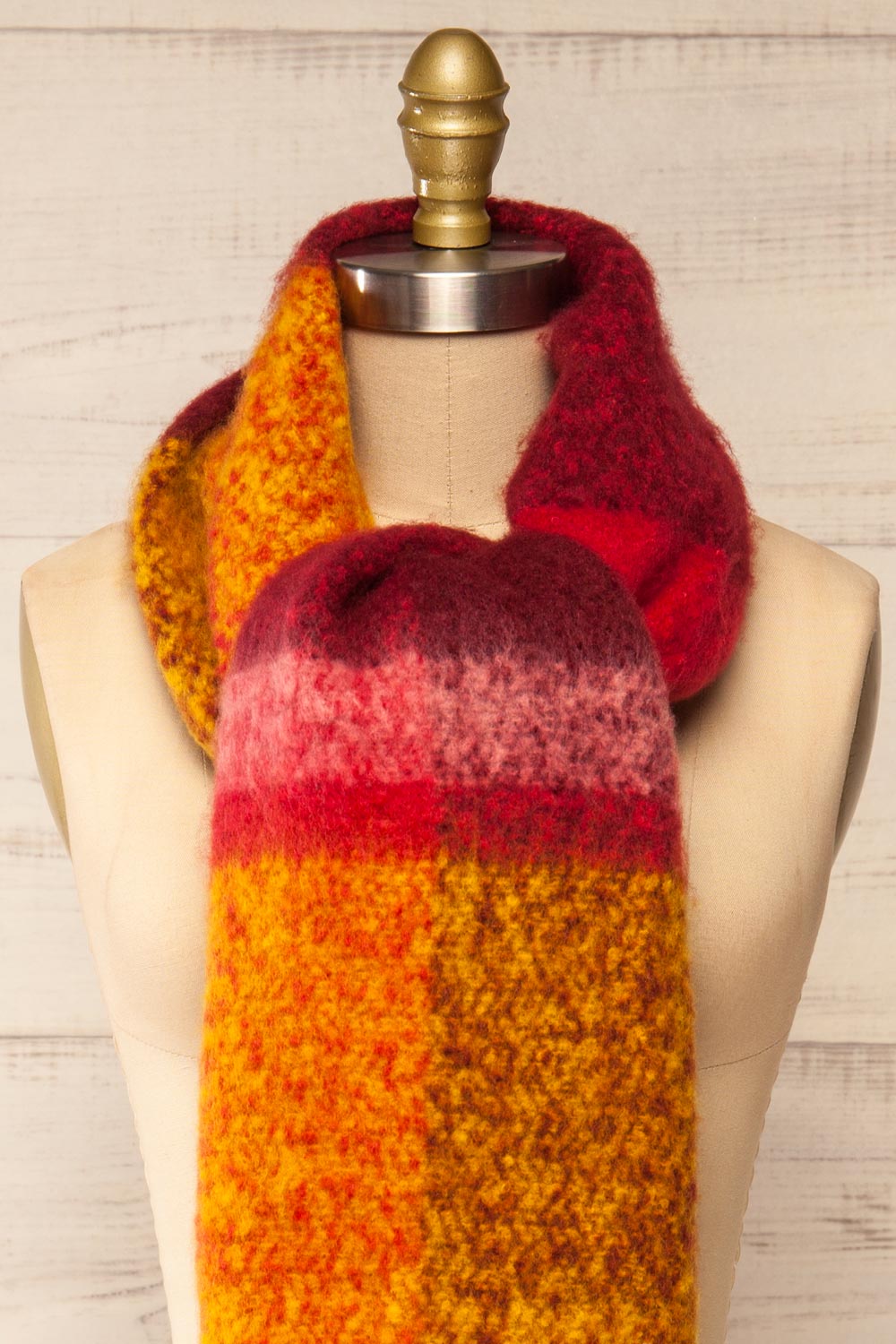 Valparaiso Plaid Knit Scarf | La petite garçonne close-up