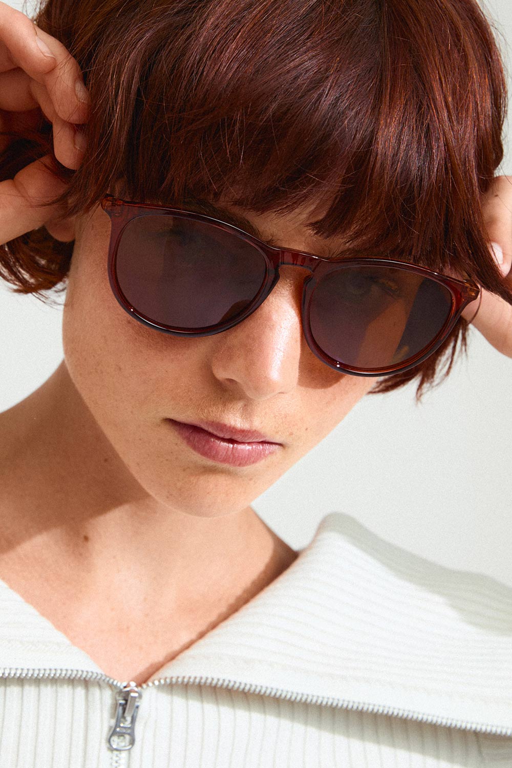 Vanilly Brown Sunglasses w/ Gold-plated Details | La petite garçonne model