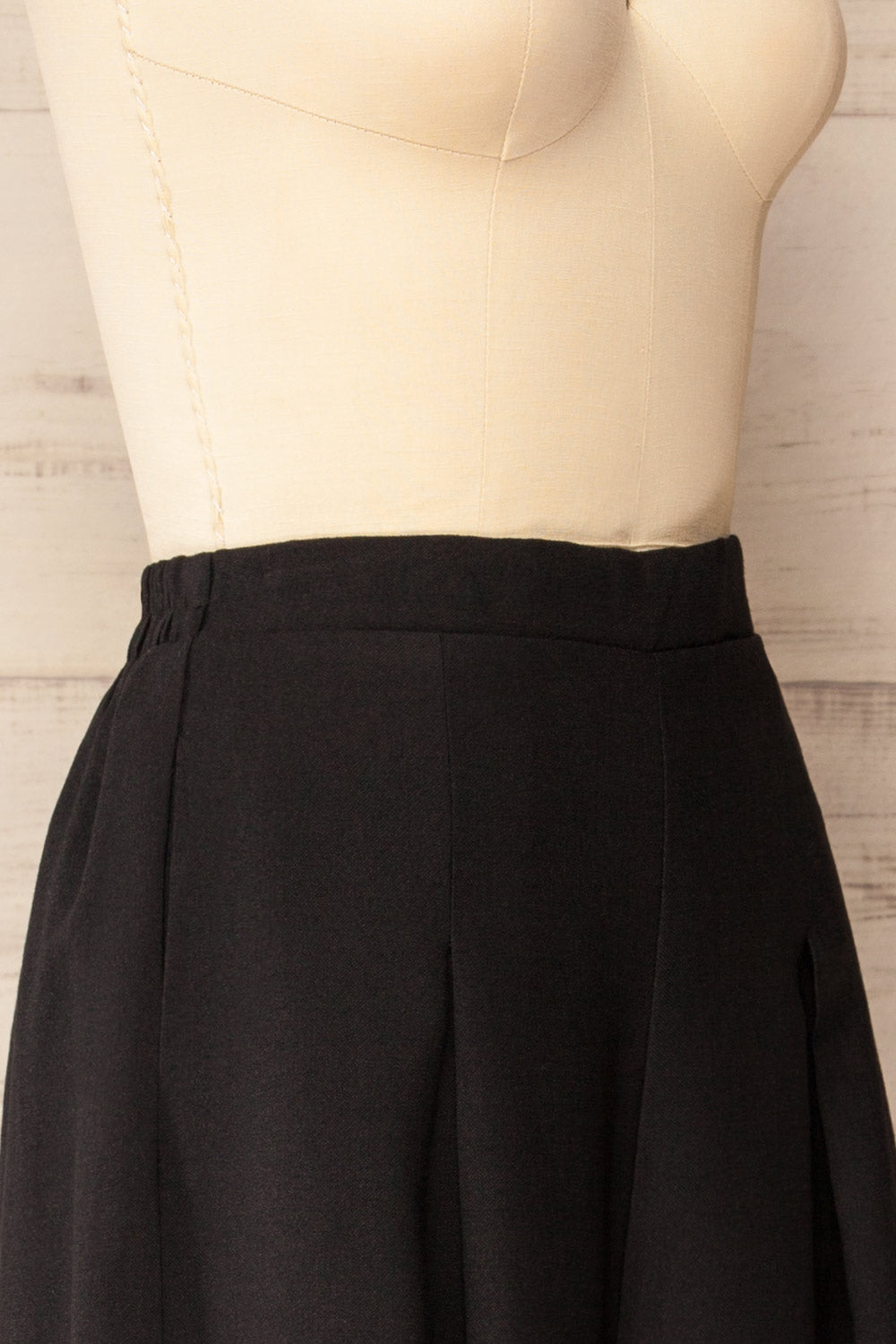 Varallo Black Wide Leg Pants with Front Pleats | La petite garçonne side