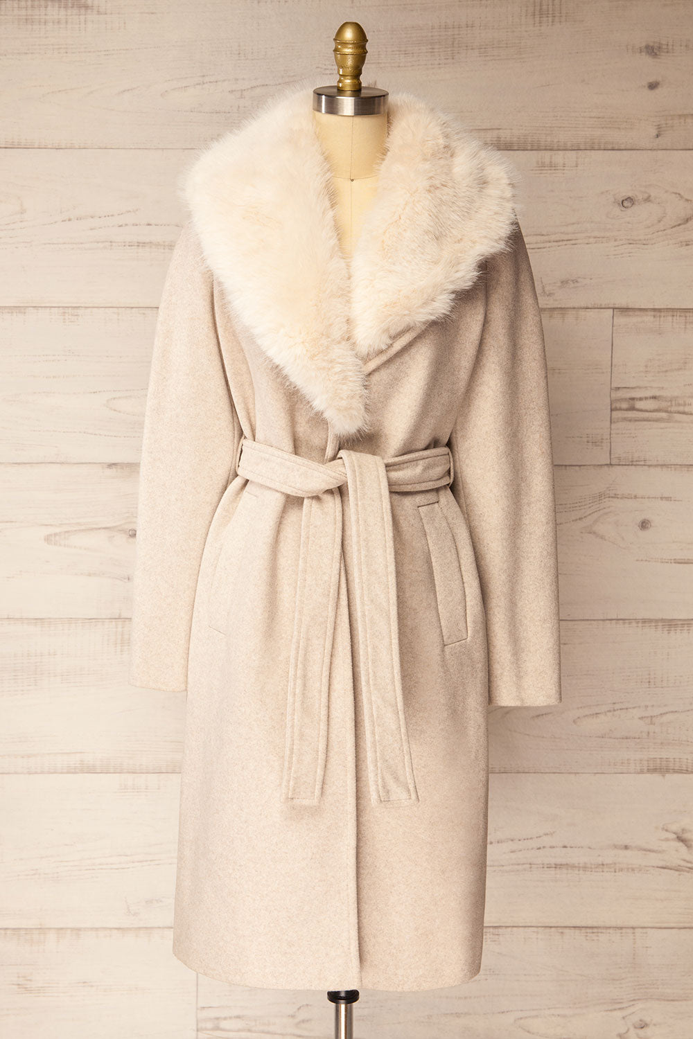 Veracruz Beige Coat with Faux Fur Collar | La petite garçonne front fur view
