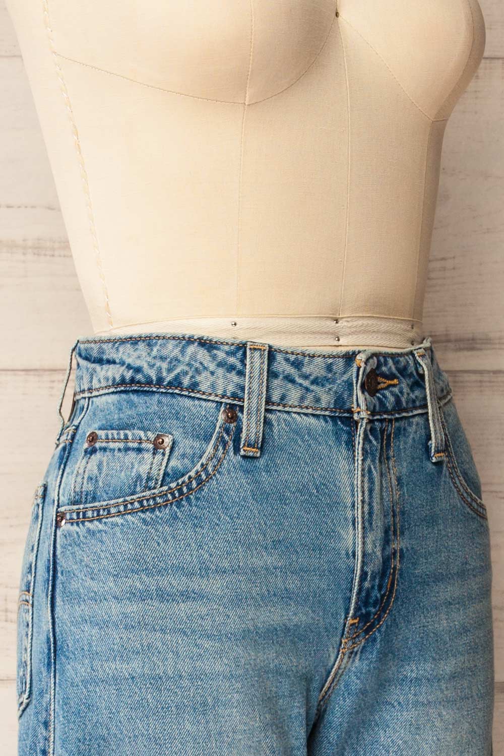 Volterra Barrel Cut Blue Denim Pants | La petite garçonne side