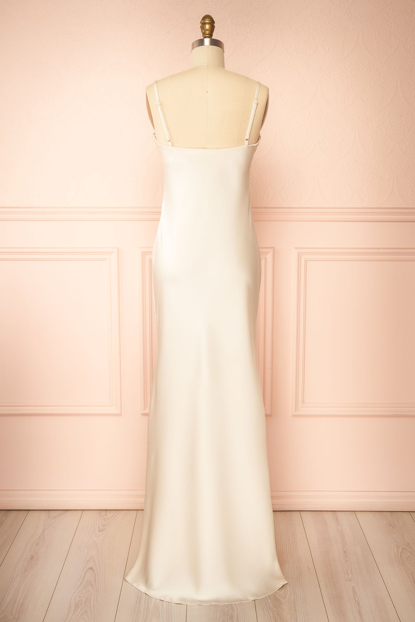 Wilder | Robe Maxi Sans Manches en Satin Ivoire avec Châle Assorti