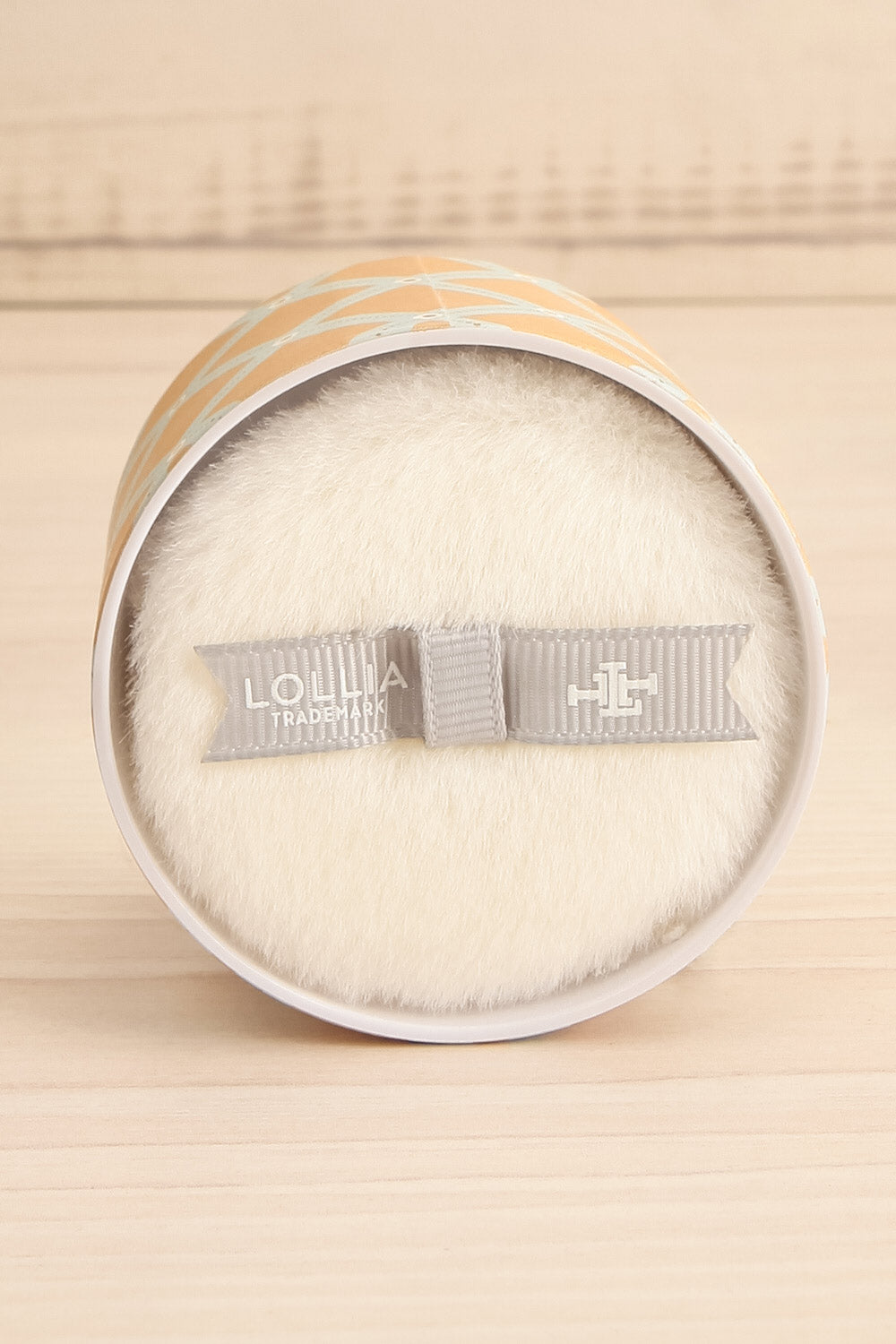 Wish Perfumed Powder | Maison garçonne open close-up