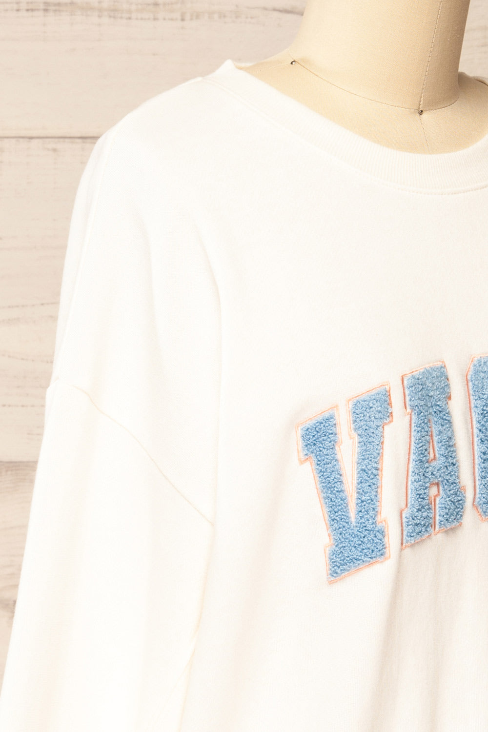 Wrenley Embroidered White Crewneck | La petite garçonne side