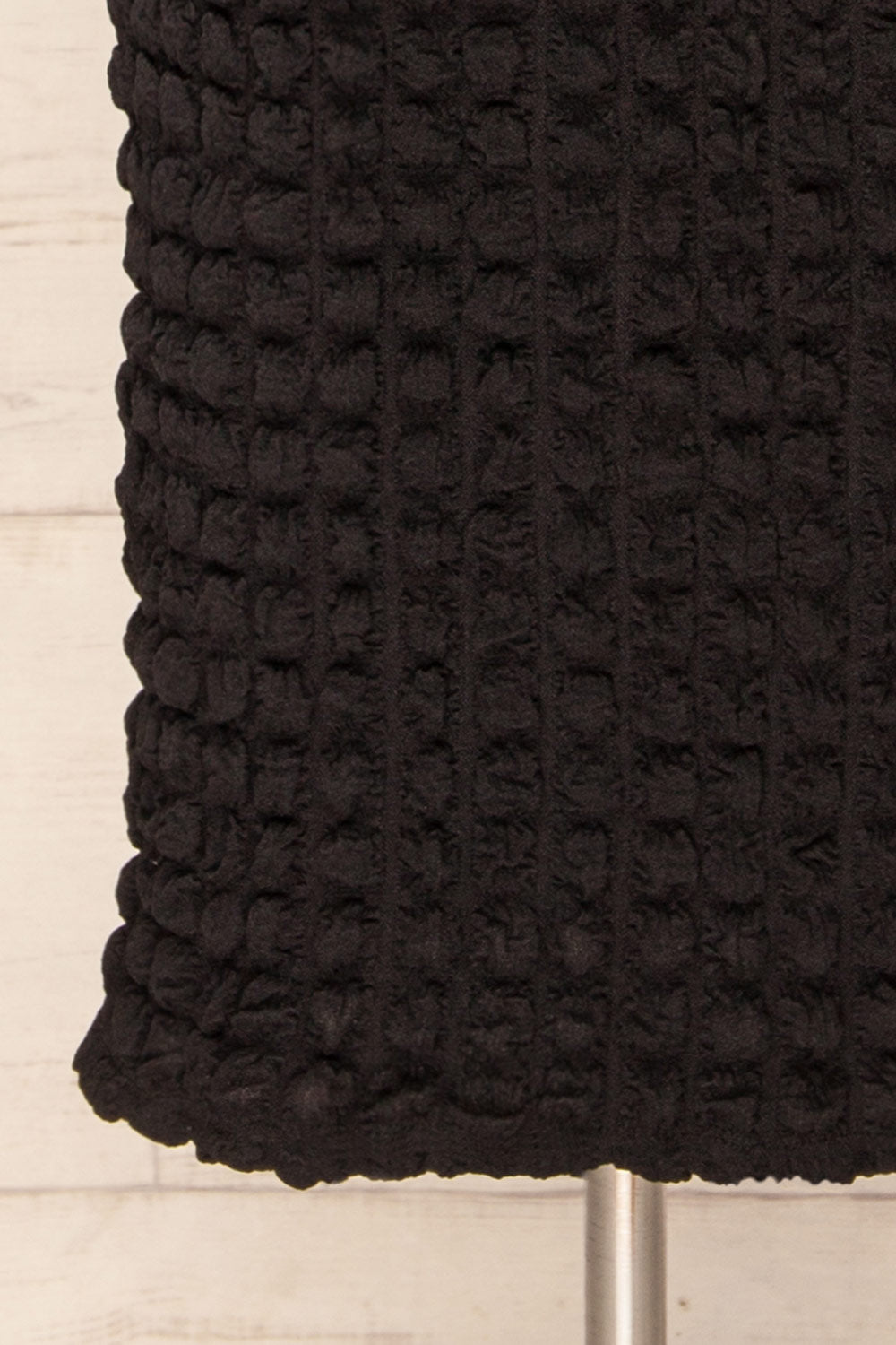 Wyrley Black Popcorn Textured Midi Skirt | La petite garçonne  bottom