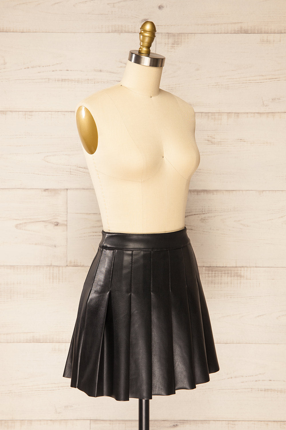 Xichang Black Faux Leather Short Pleated Skirt | La petite garçonne side view