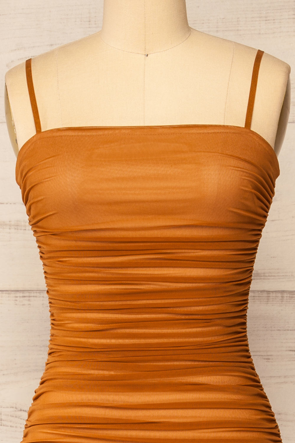 Yurtof Caramel Fitted Ruched Midi Dress | La petite garçonne front close-up