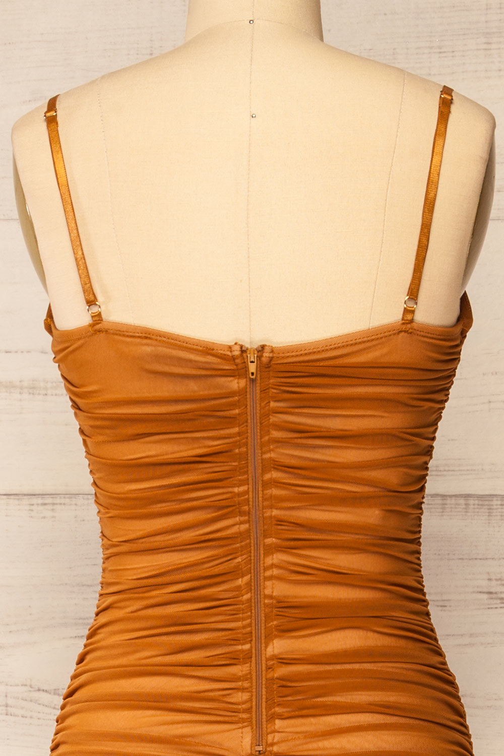 Yurtof Caramel Fitted Ruched Midi Dress | La petite garçonne back close-up