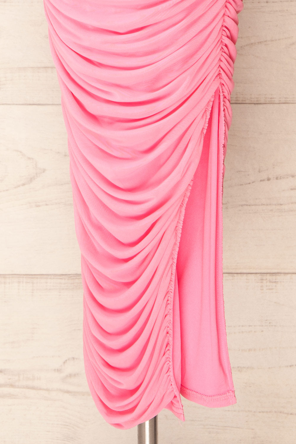 Yurtof Pink Fitted Ruched Midi Dress | La petite garçonne bottom