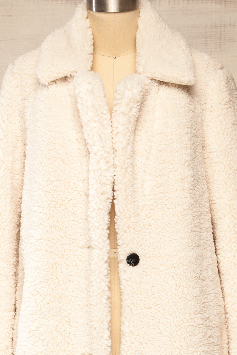 Zaria Long Ivory Sherpa Coat | La petite garçonne open close-up