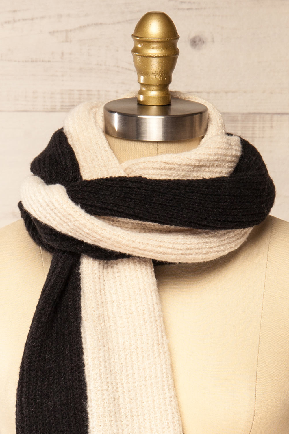 Zhytomyr Black Two Tone Scarf | La petite garçonne side