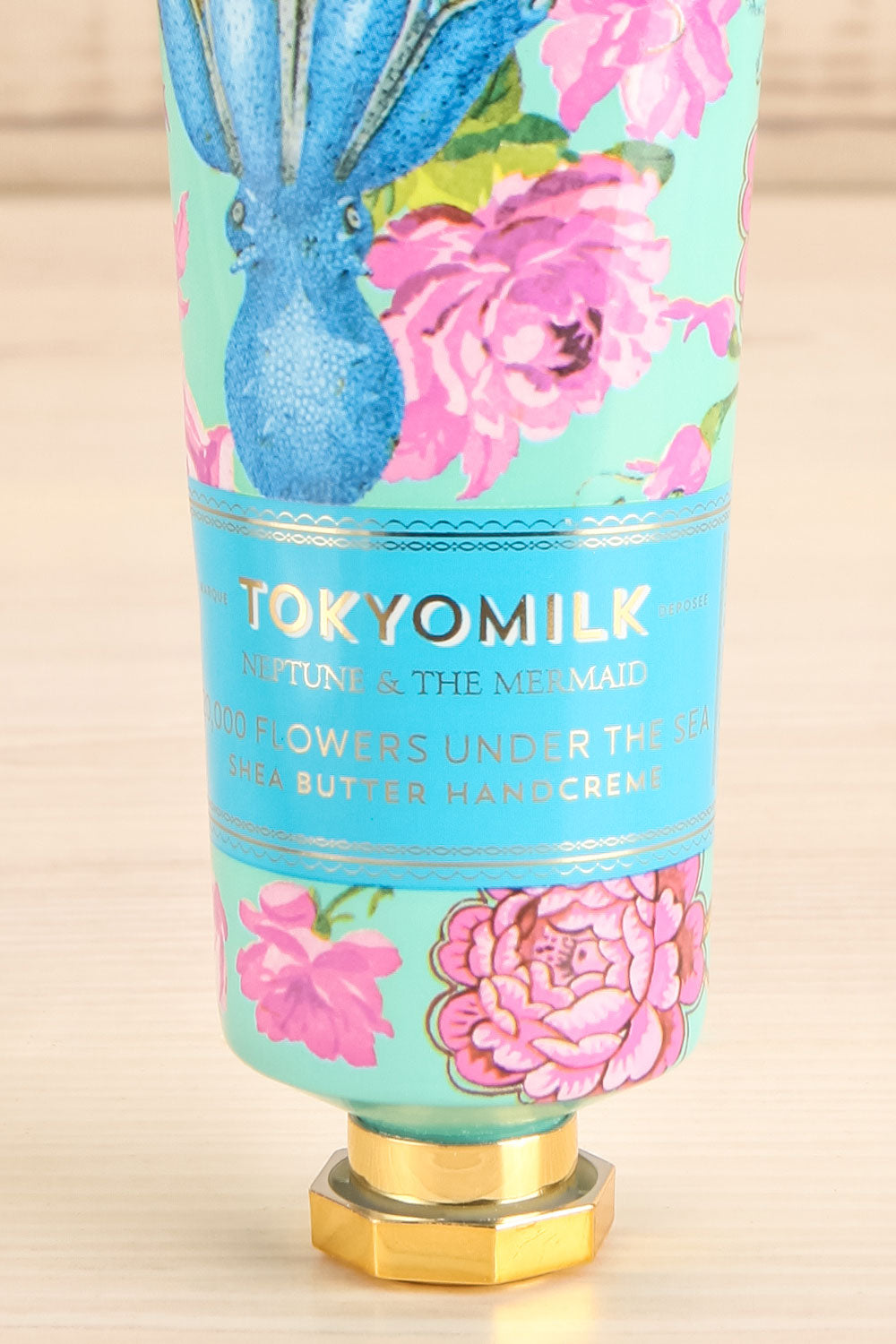 20,000 Flowers Under The Sea Handcreme | La petite garçonne bottom close-up