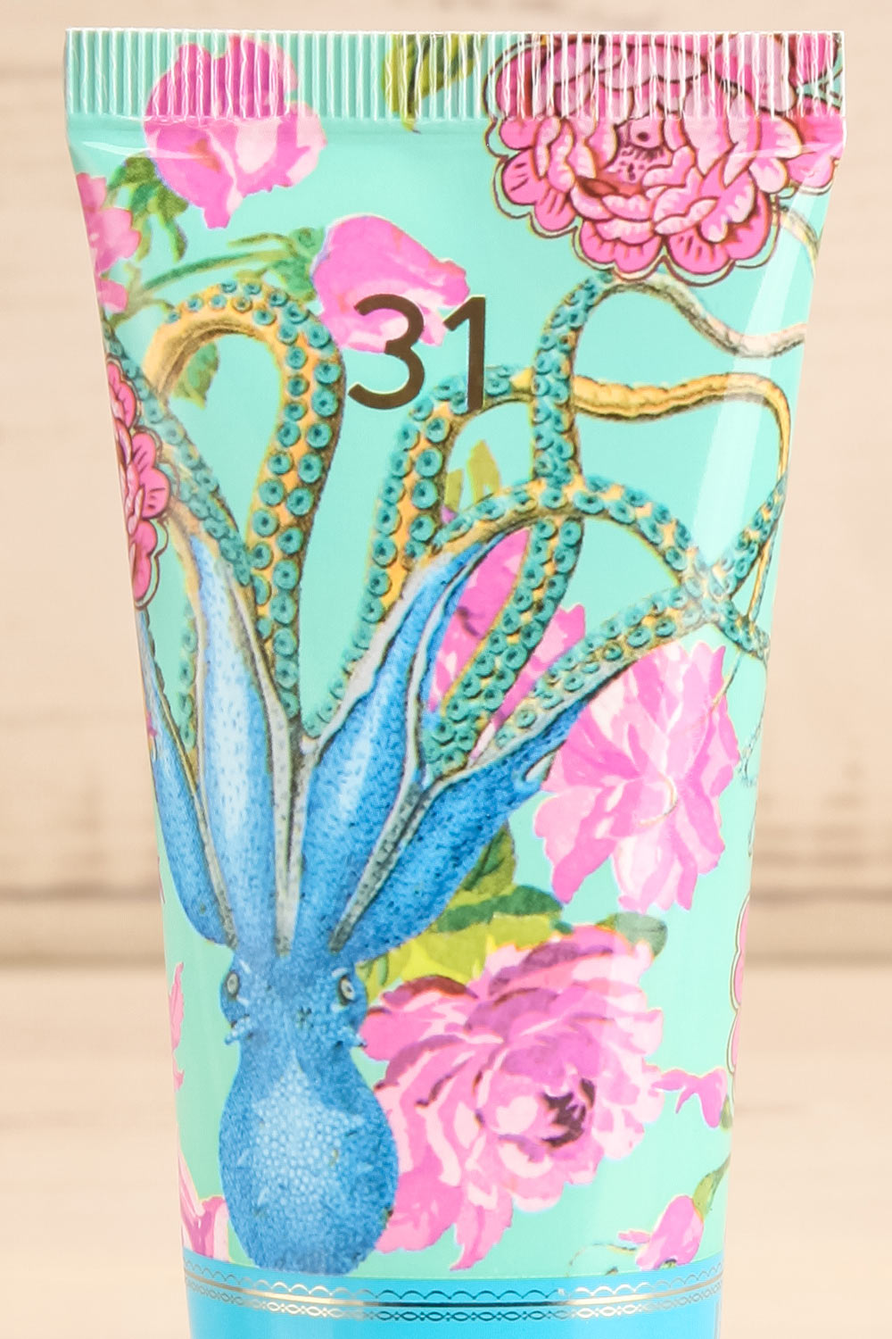 20,000 Flowers Under The Sea Handcreme | La petite garçonne close-up