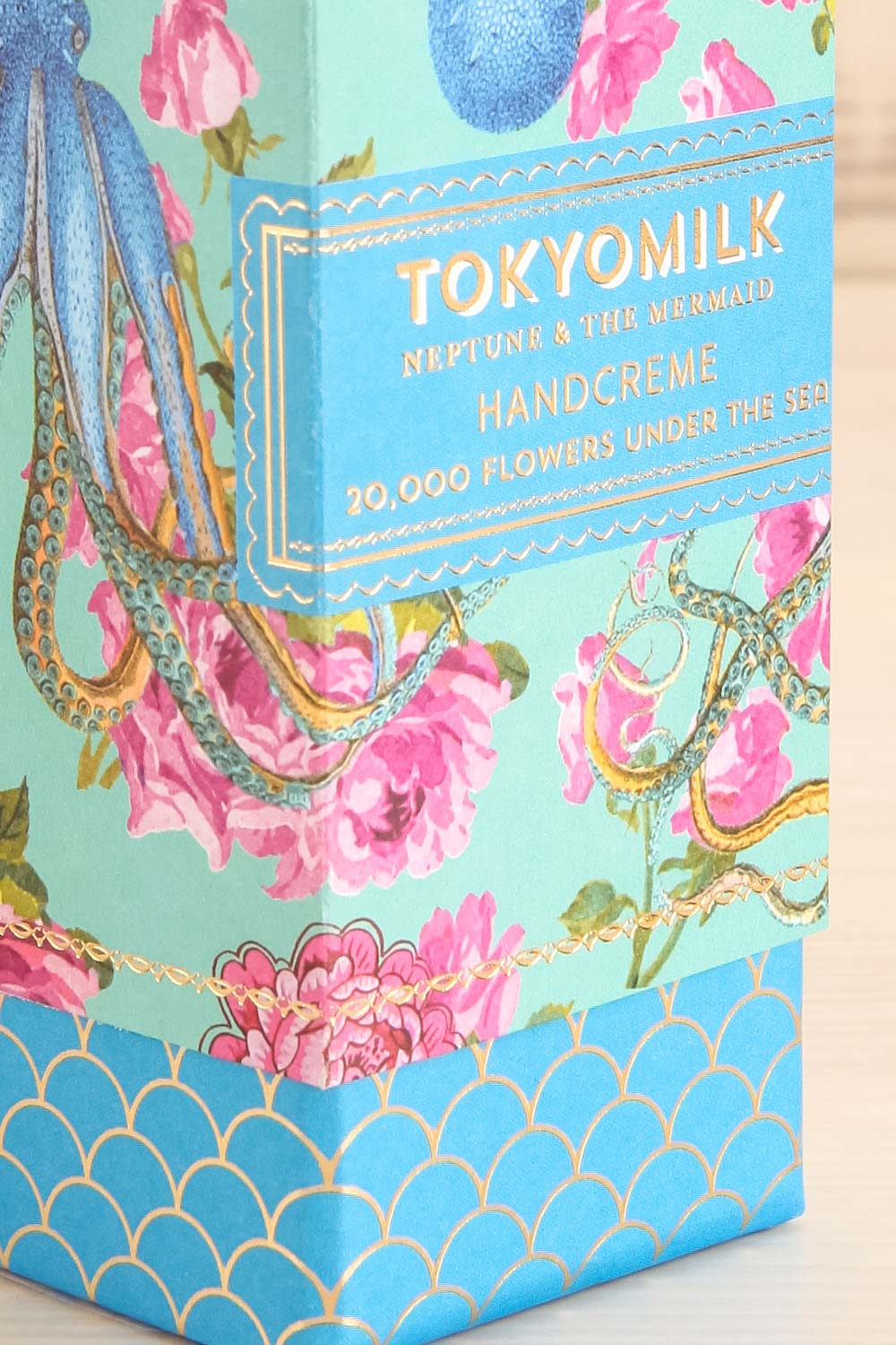 20,000 Flowers Under The Sea Handcreme | La petite garçonne box bottom close-up