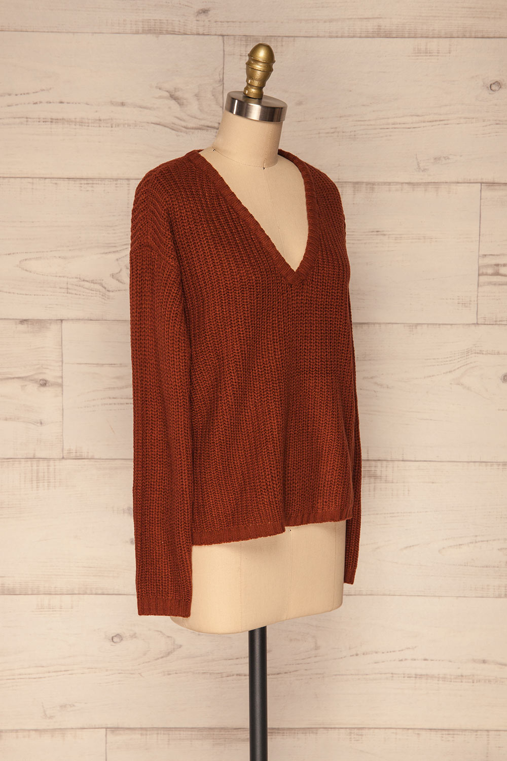Adrano Cannelle Brown V-Neck Knit Sweater | SIDE VIEW | La Petite Garçonne