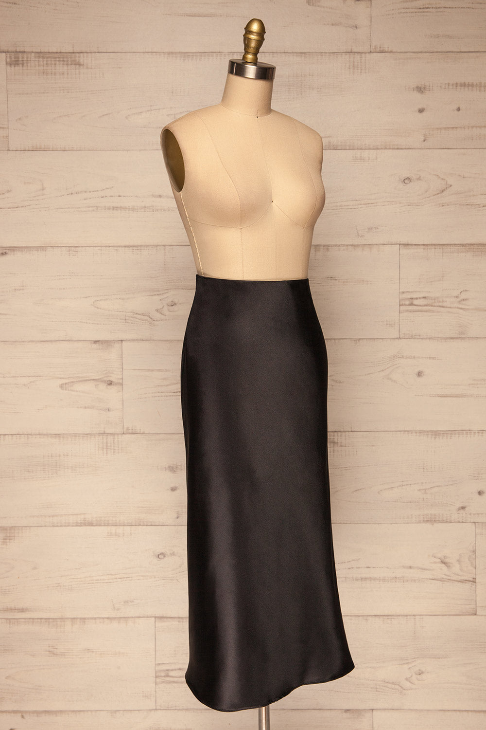 Alia Noir Black Midi Satin Skirt | Jupe side view | La Petite Garçonne