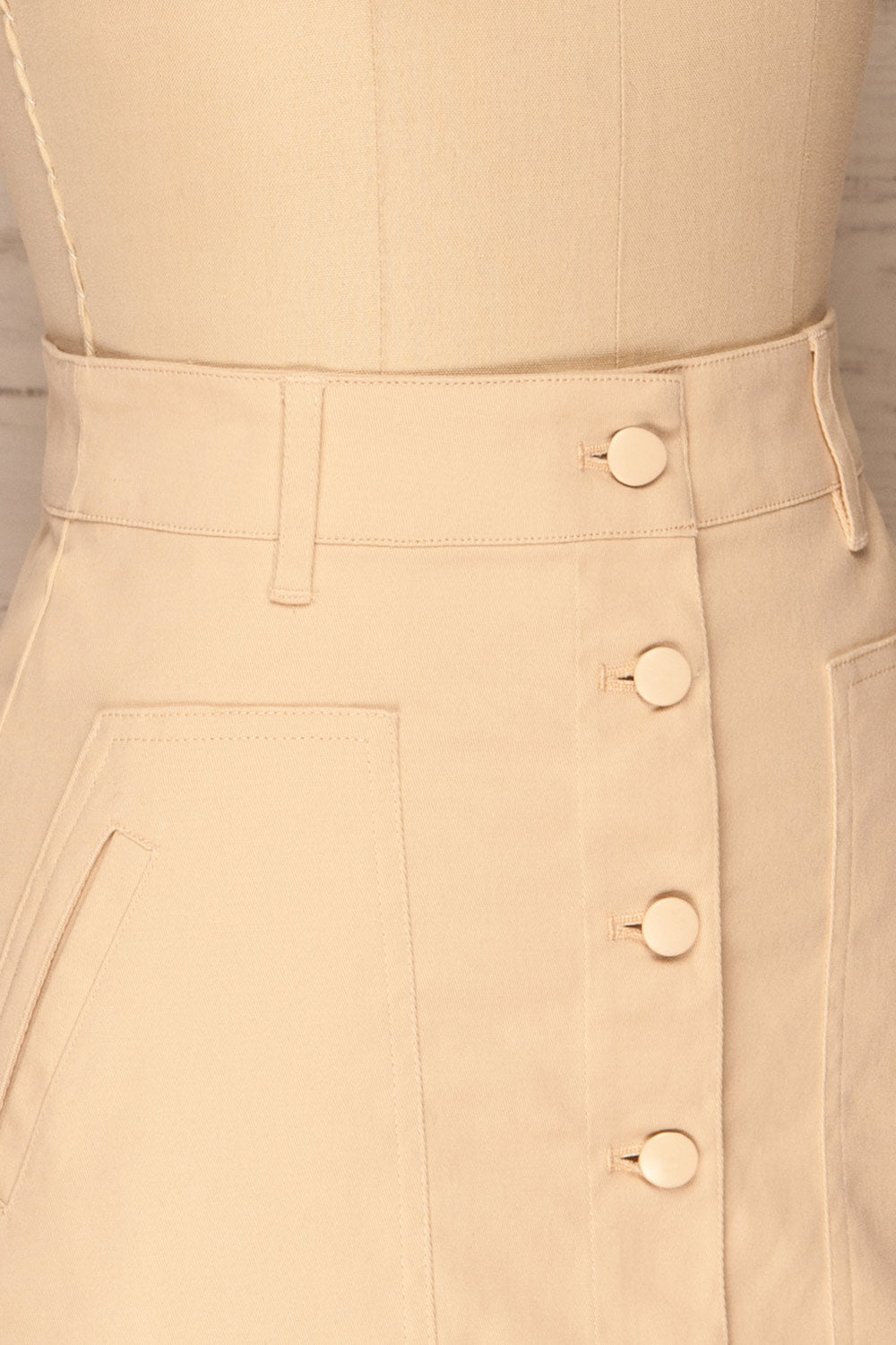 Alijo Beige Button-Up Mini Skirt with Pockets | La Petite Garçonne side close-up