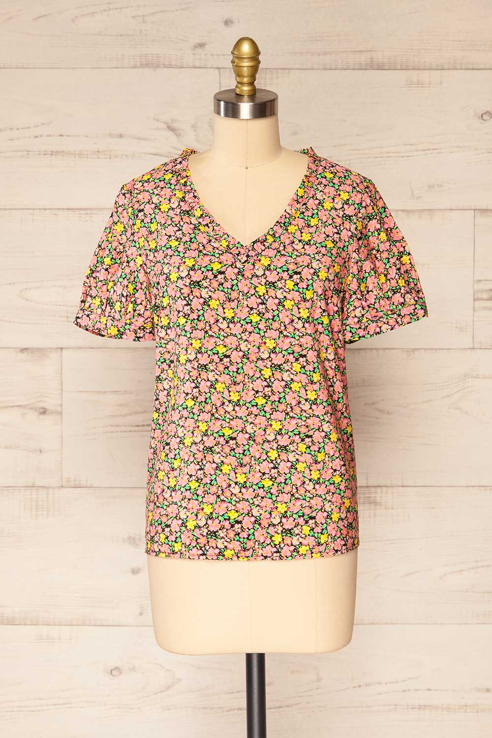 Anemokhori Floral V-Neck T-Shirt | La petite garçonne front view