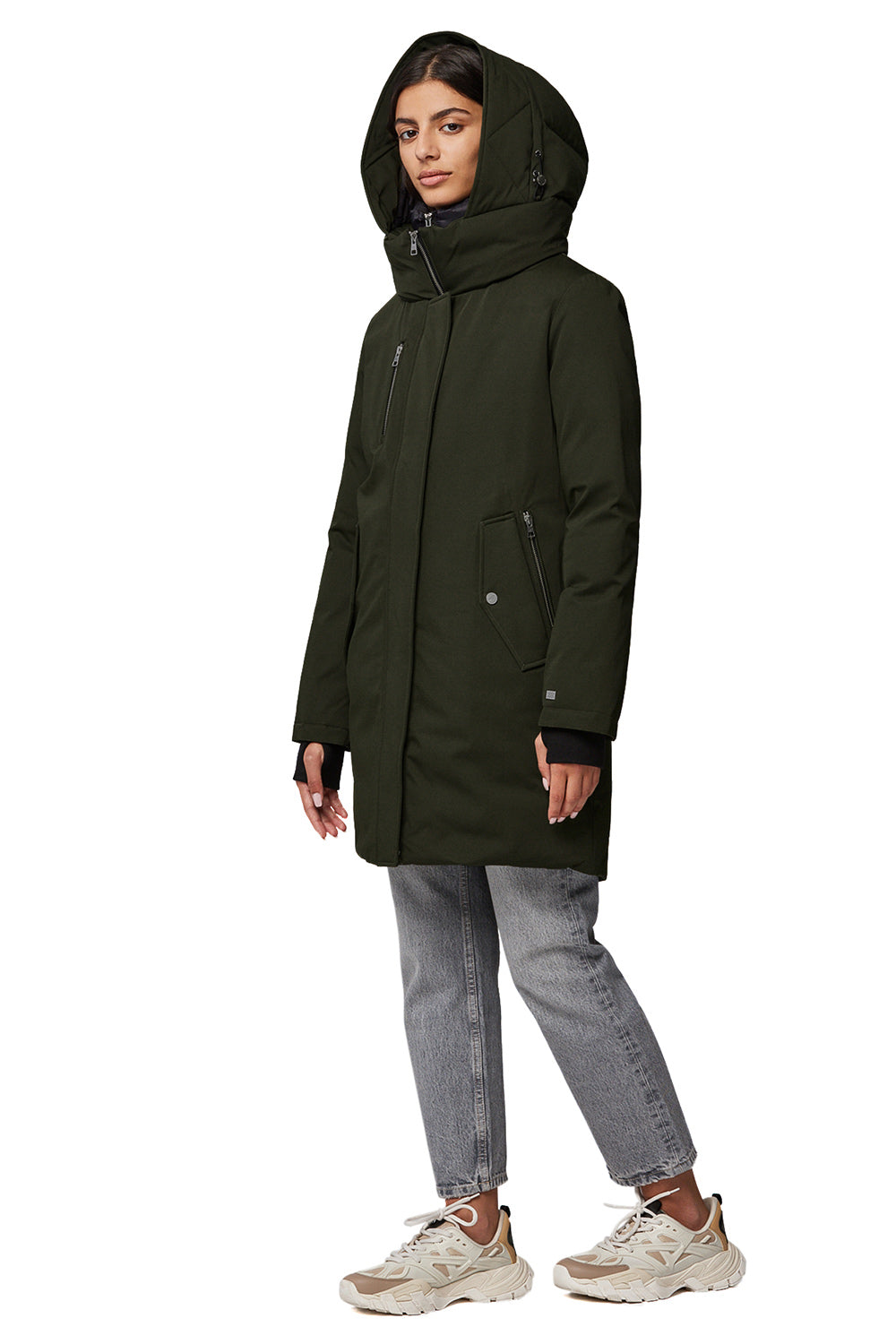 Bilena Khaki Mid-Length Down Coat w/ Puffy Bib | La petite garçonne model