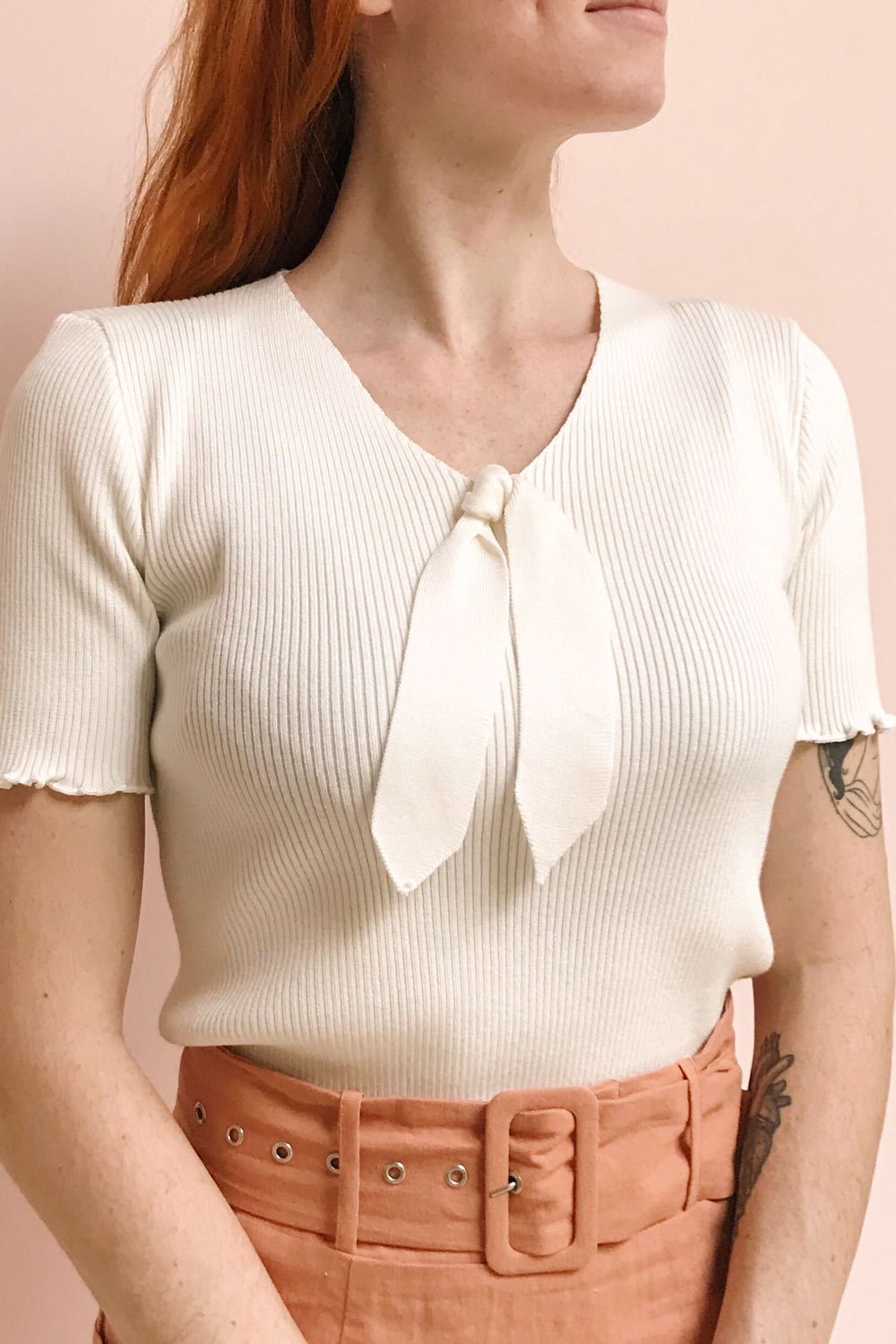 Balanos Ivory Short Sleeve w/ Bow Top | La petite garçonne model close up