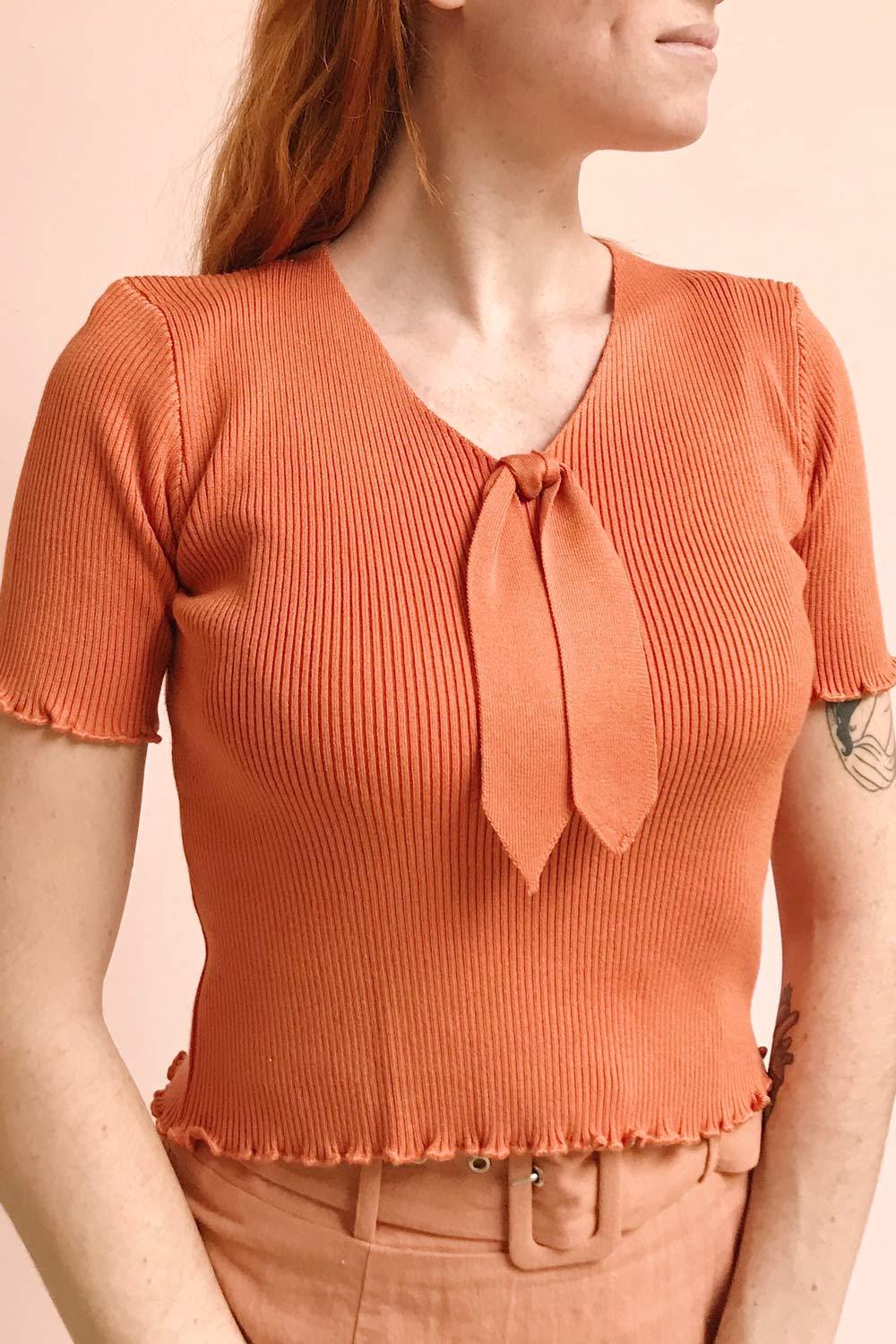 Balanos Rouille Short Sleeve w/ Bow Top | La petite garçonne on model