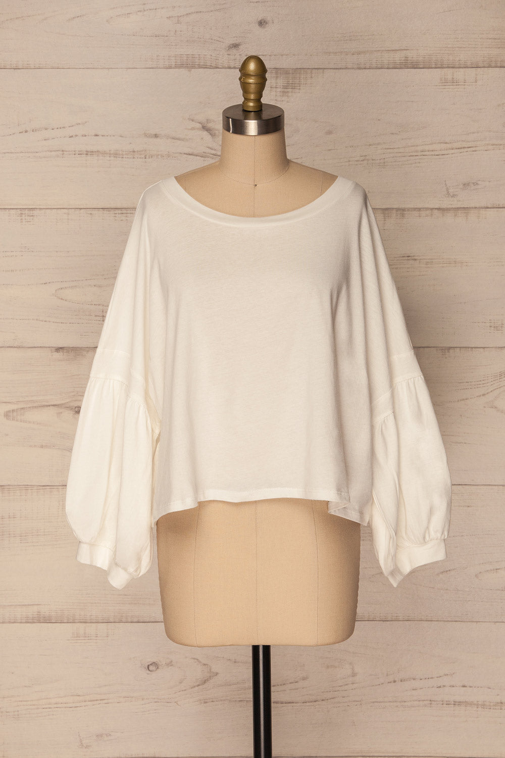 Beito Snow White Oversized Crop Top | La Petite Garçonne 1