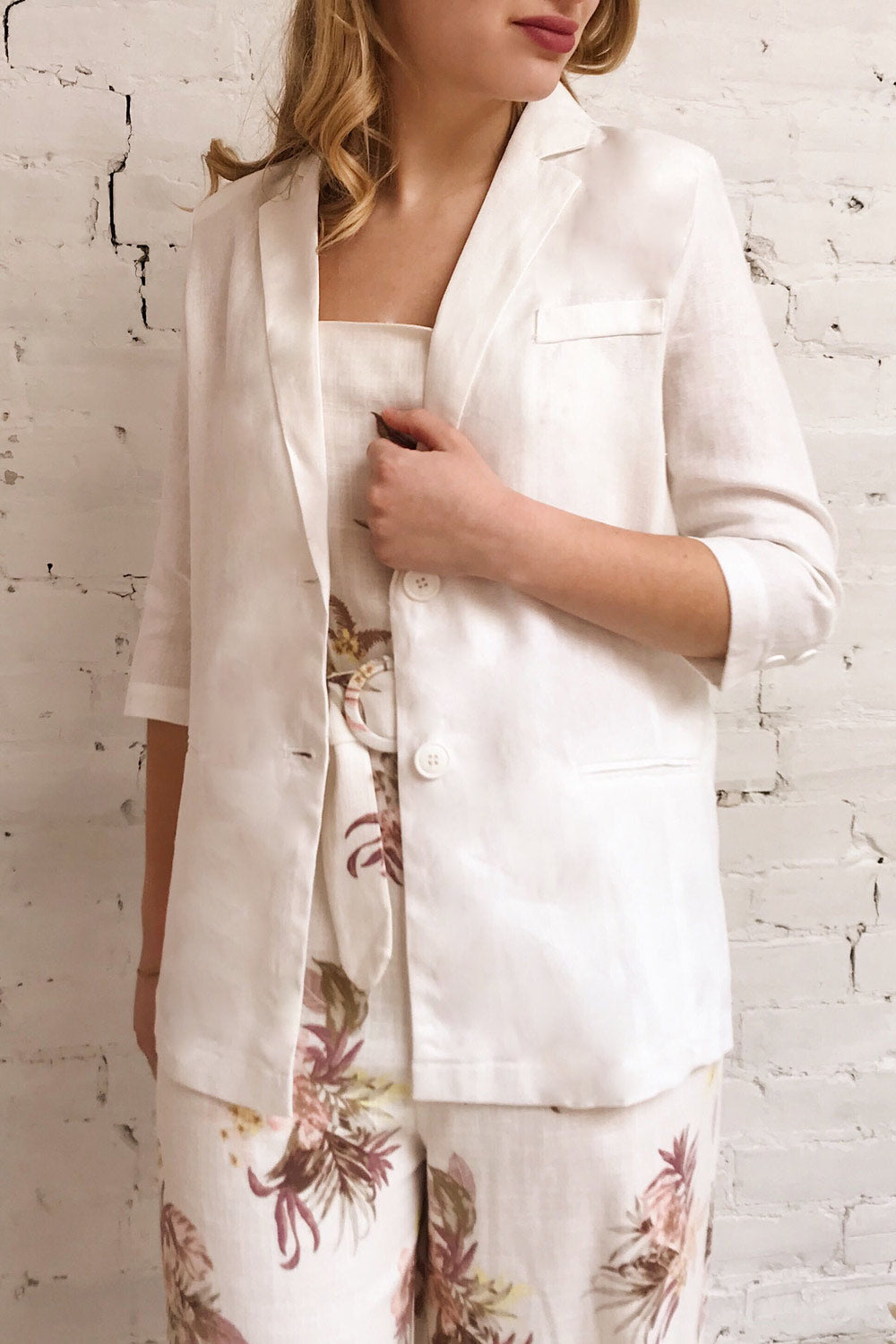 Herisau White 3/4 Sleeve Blazer | La petite garçonne on model