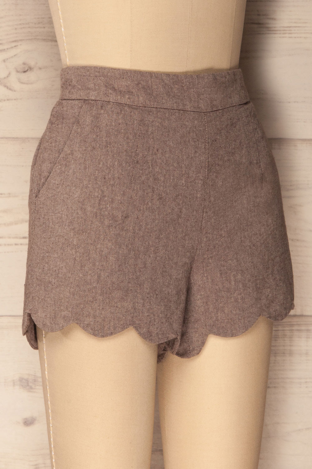 Cabril Cliff Taupe Shorts with Scallops | La Petite Garçonne