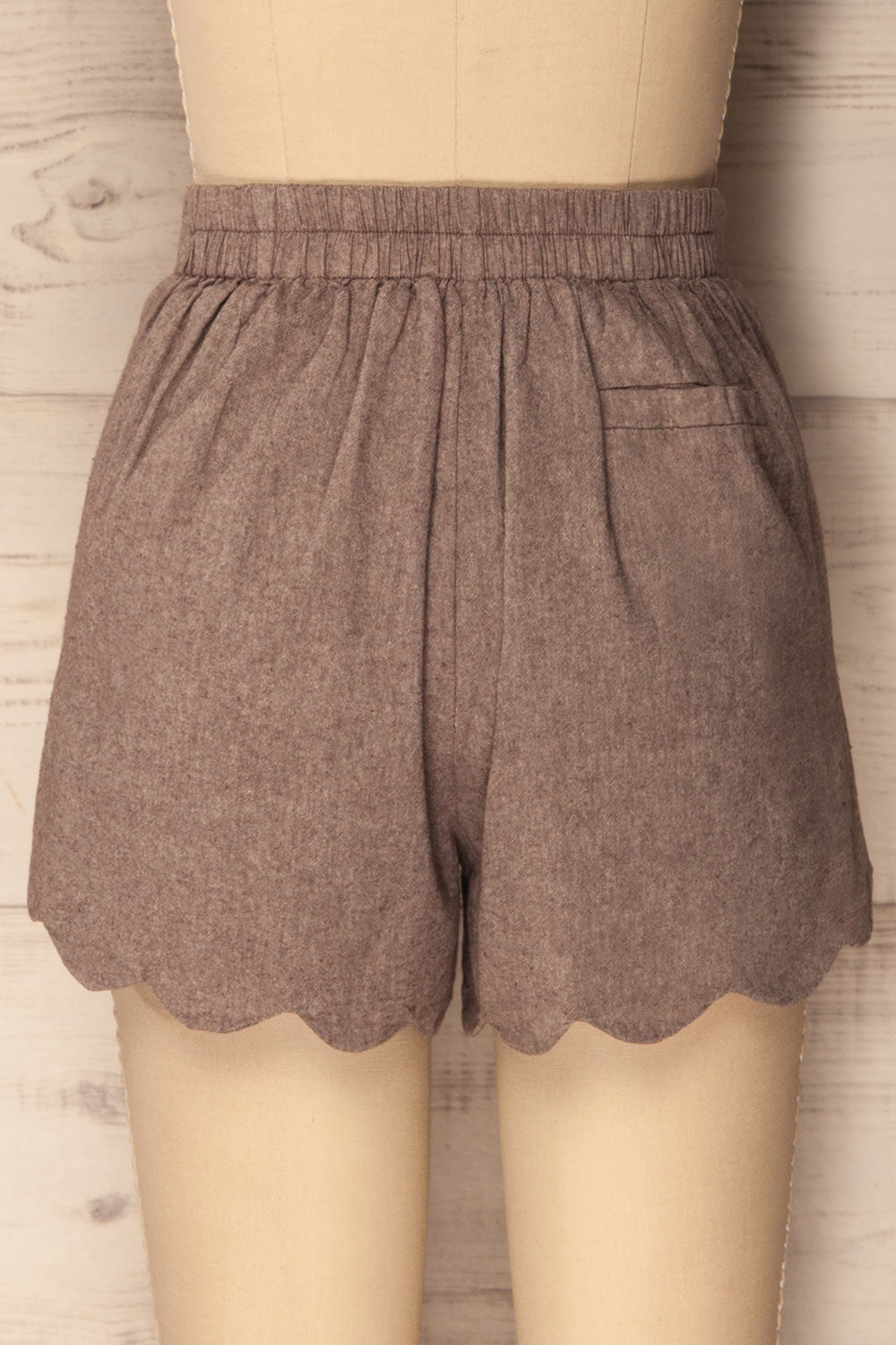 Cabril Cliff Taupe Shorts with Scallops | La Petite Garçonne
