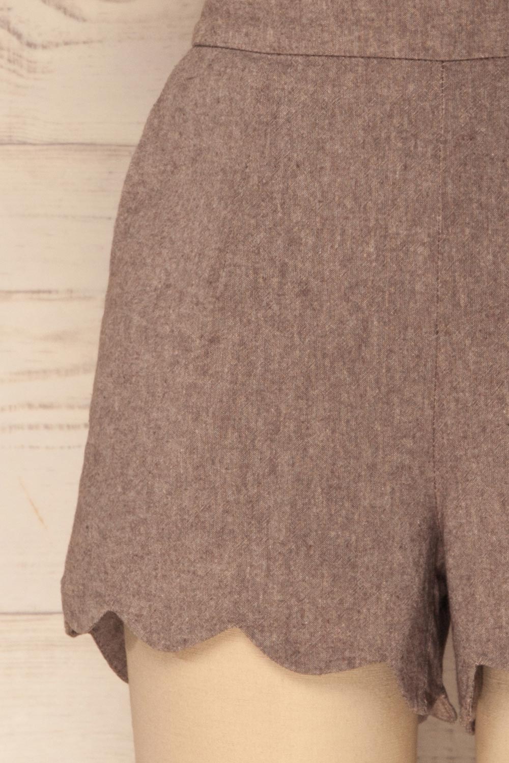 Cabril Cliff Taupe Shorts with Scallops | La Petite Garçonne