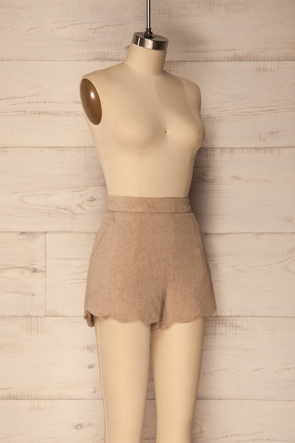 Cabril Sand Beige Shorts with Scallops | La Petite Garçonne
