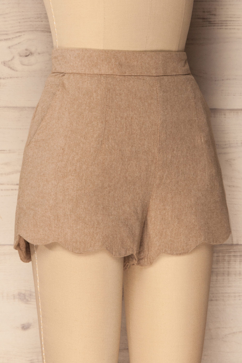 Cabril Sand Beige Shorts with Scallops | La Petite Garçonne