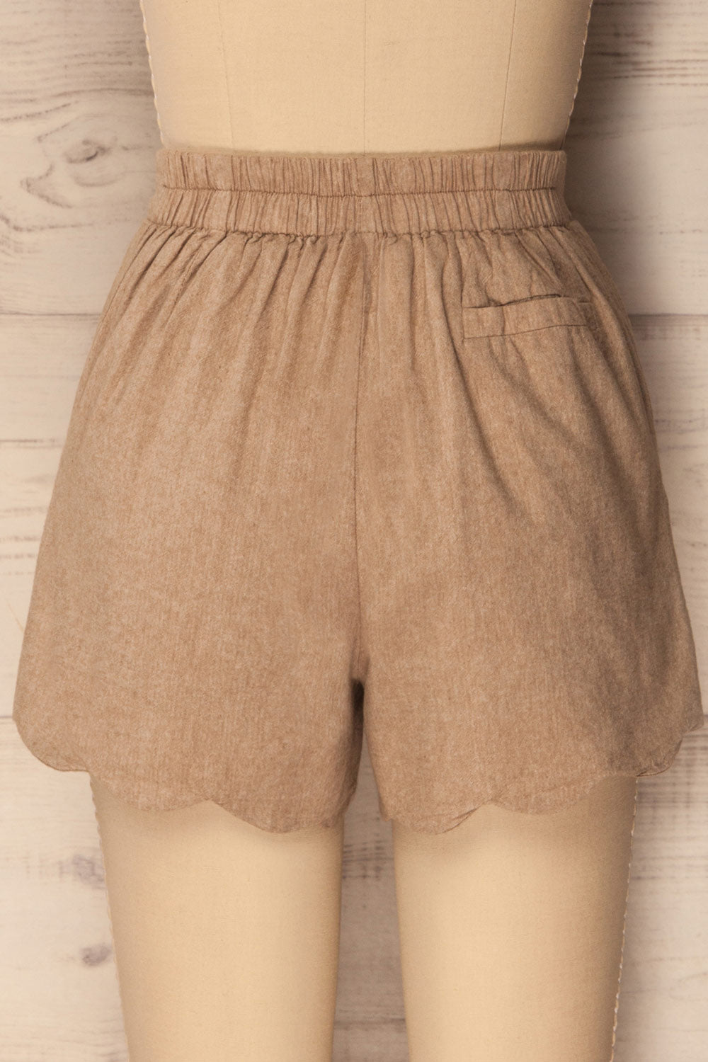 Cabril Sand Beige Shorts with Scallops | La Petite Garçonne