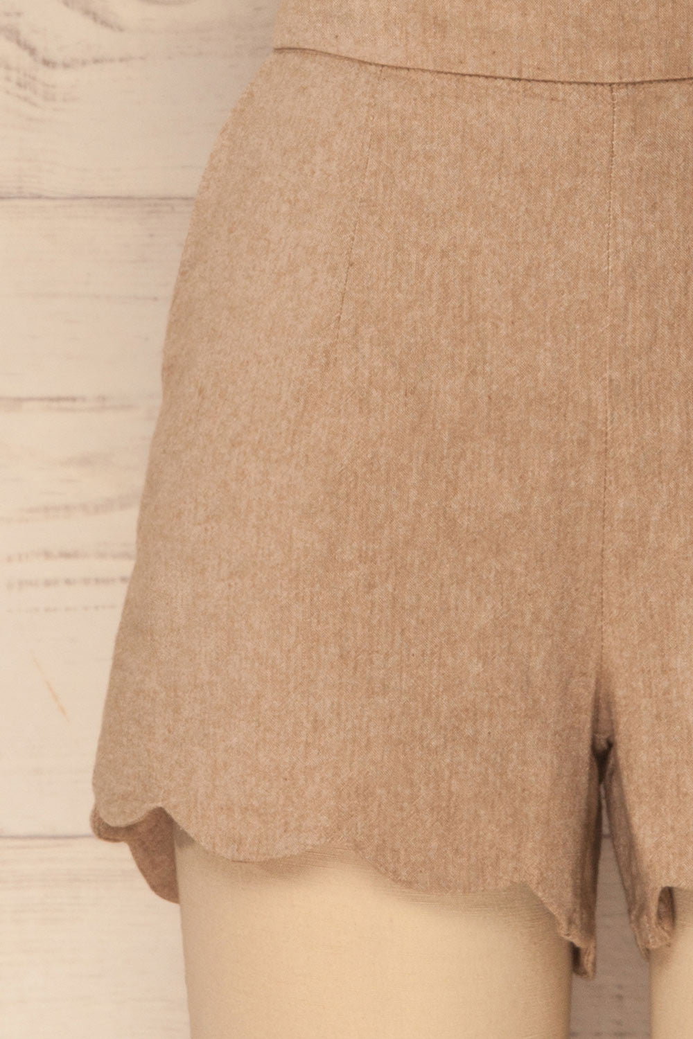 Cabril Sand Beige Shorts with Scallops | La Petite Garçonne