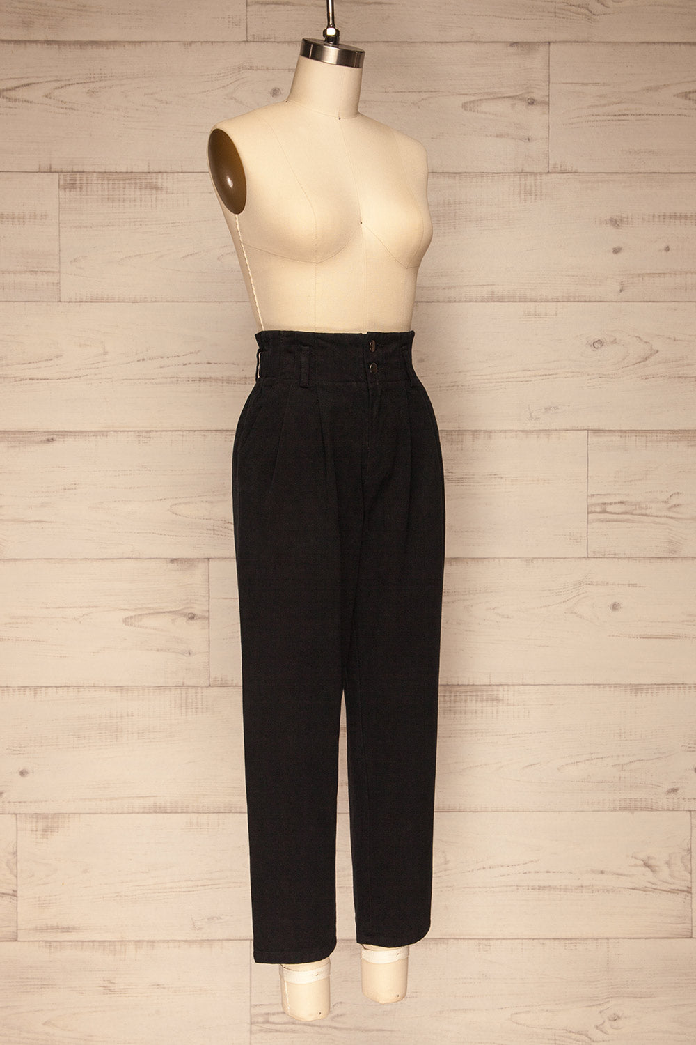 Capone Black High-Waisted Cropped Pants | La petite garçonne side view