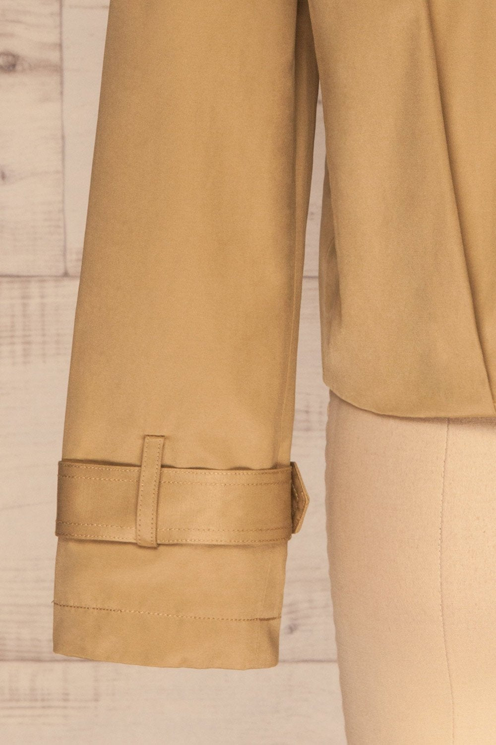 Capsol Light Khaki Short Trench Jacket sleeve back | La petite garçonne