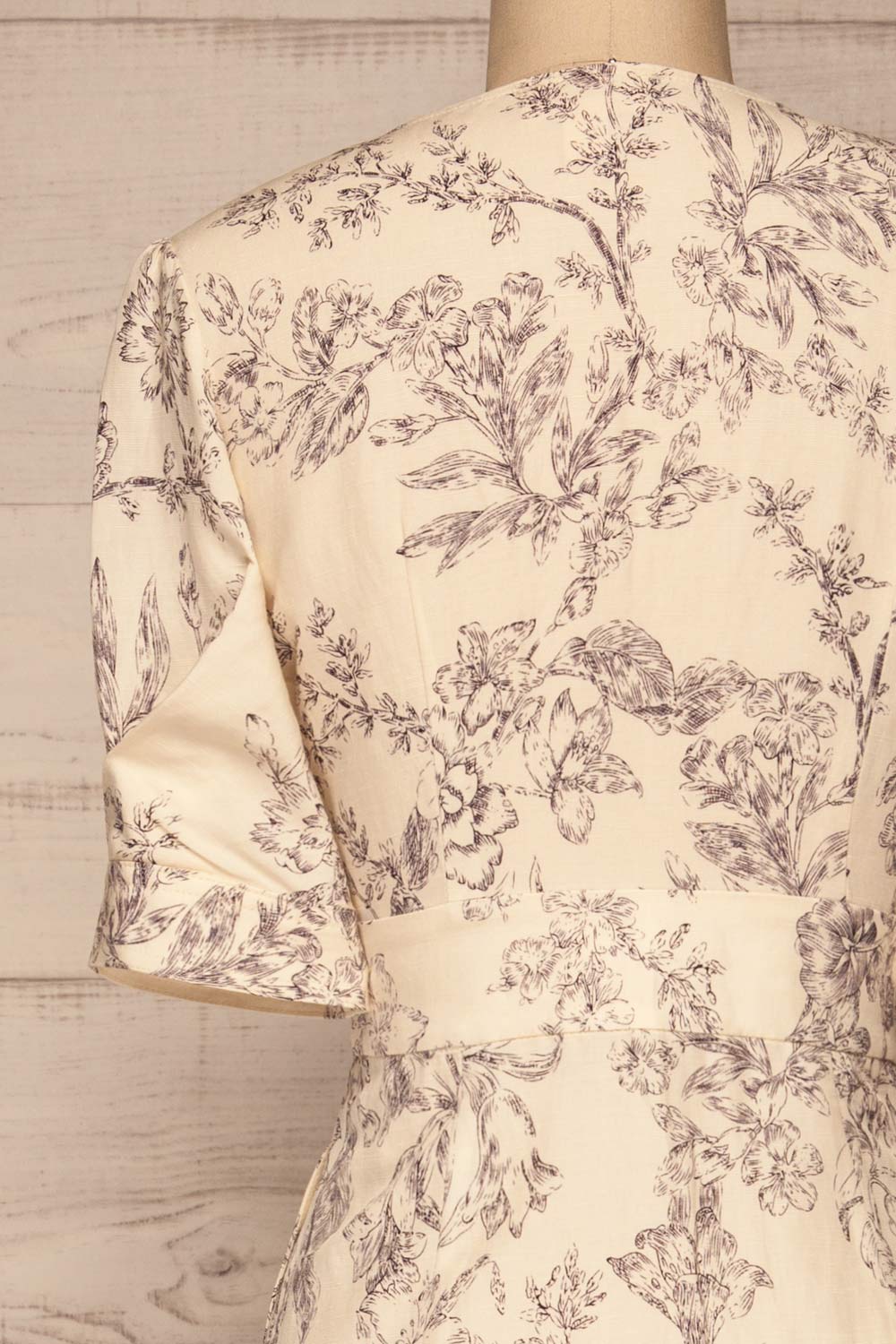 Cariyacu Off-White Floral Wrap Dress | La petite garçonne back close-up