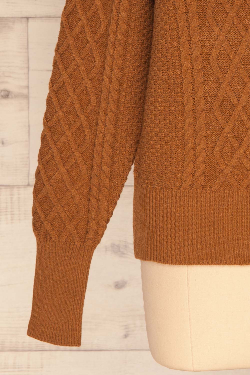 Chimay Muscade Brown Knit Sweater | BOTTOM CLOSE UP | La Petite Garçonne