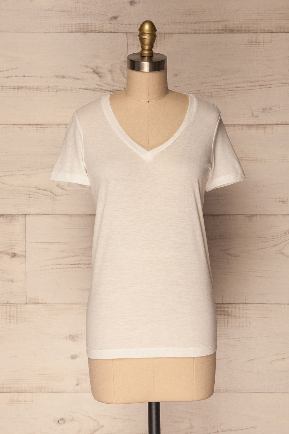 Chojna White Classic V Neck T-Shirt | La Petite Garçonne 1