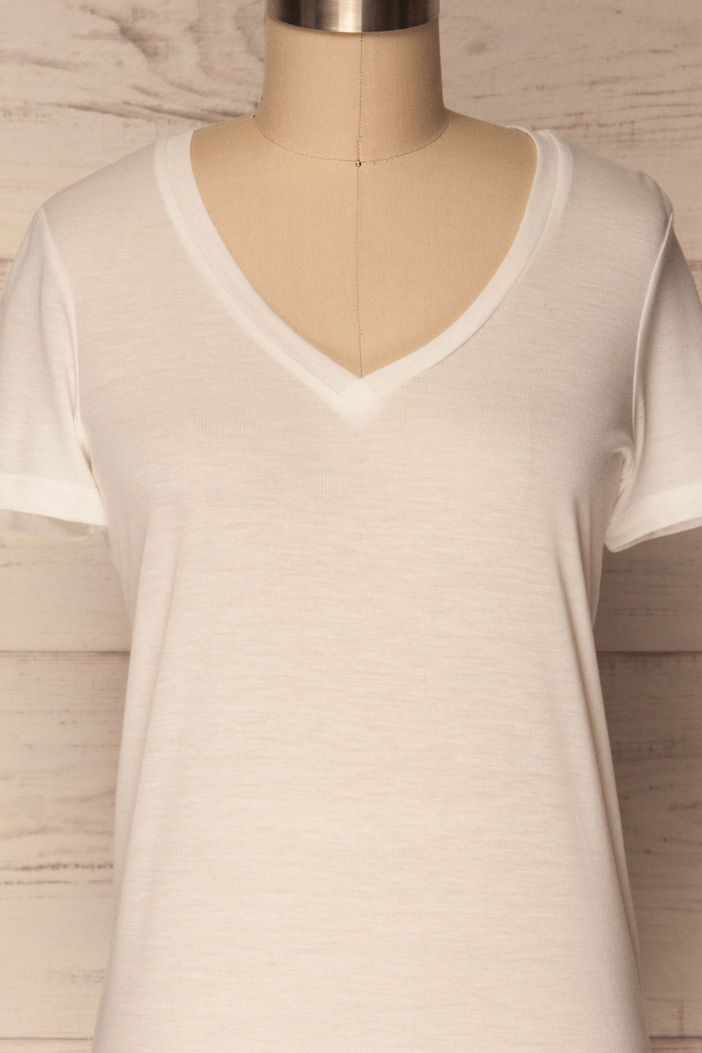 Chojna White Classic V Neck T-Shirt | La Petite Garçonne 2