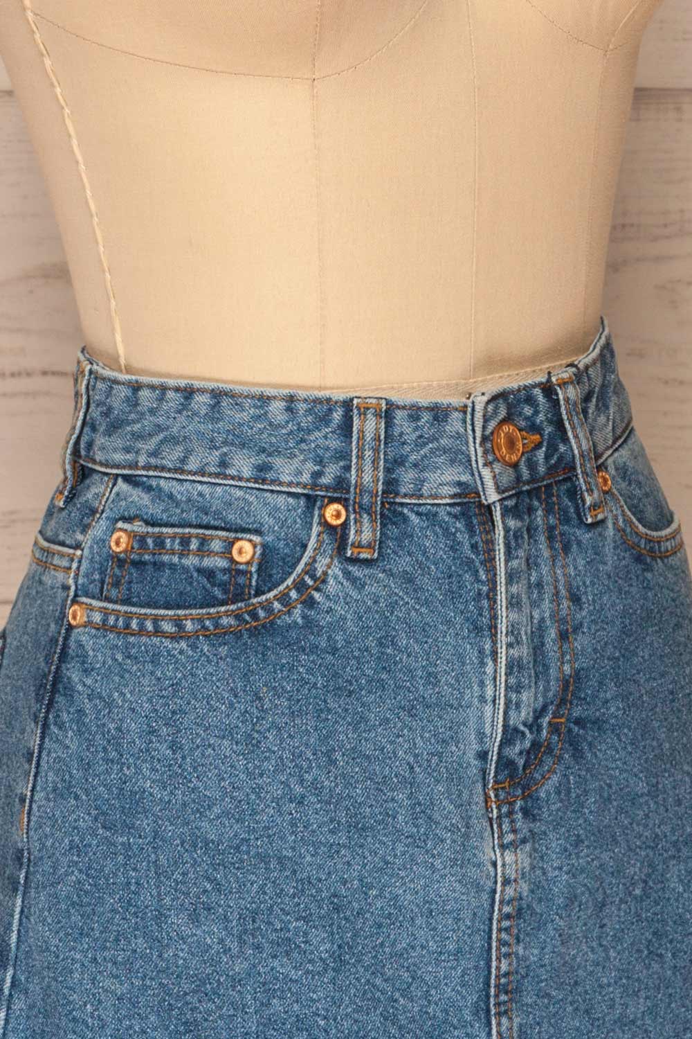 Coevorden Light Blue Jean Mini Skirt | La Petite Garçonne side close-up