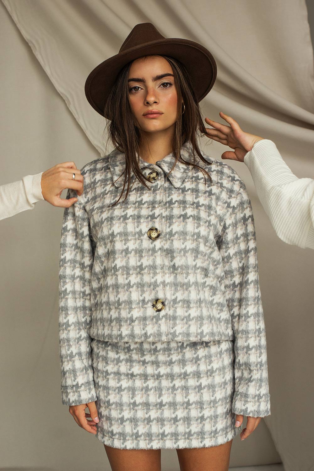 Louise Grey Short Houndstooth Jacket | La petite garçonne on model