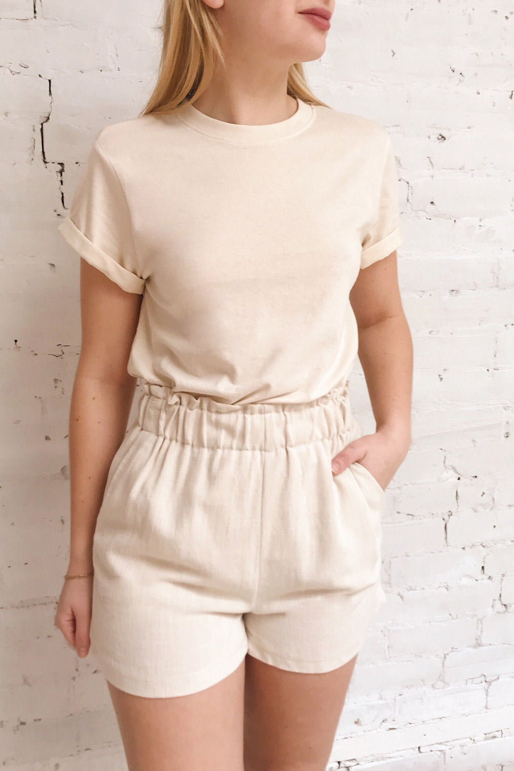 Dauve Black Rolled Sleeves T-Shirt | La petite garçonne on model