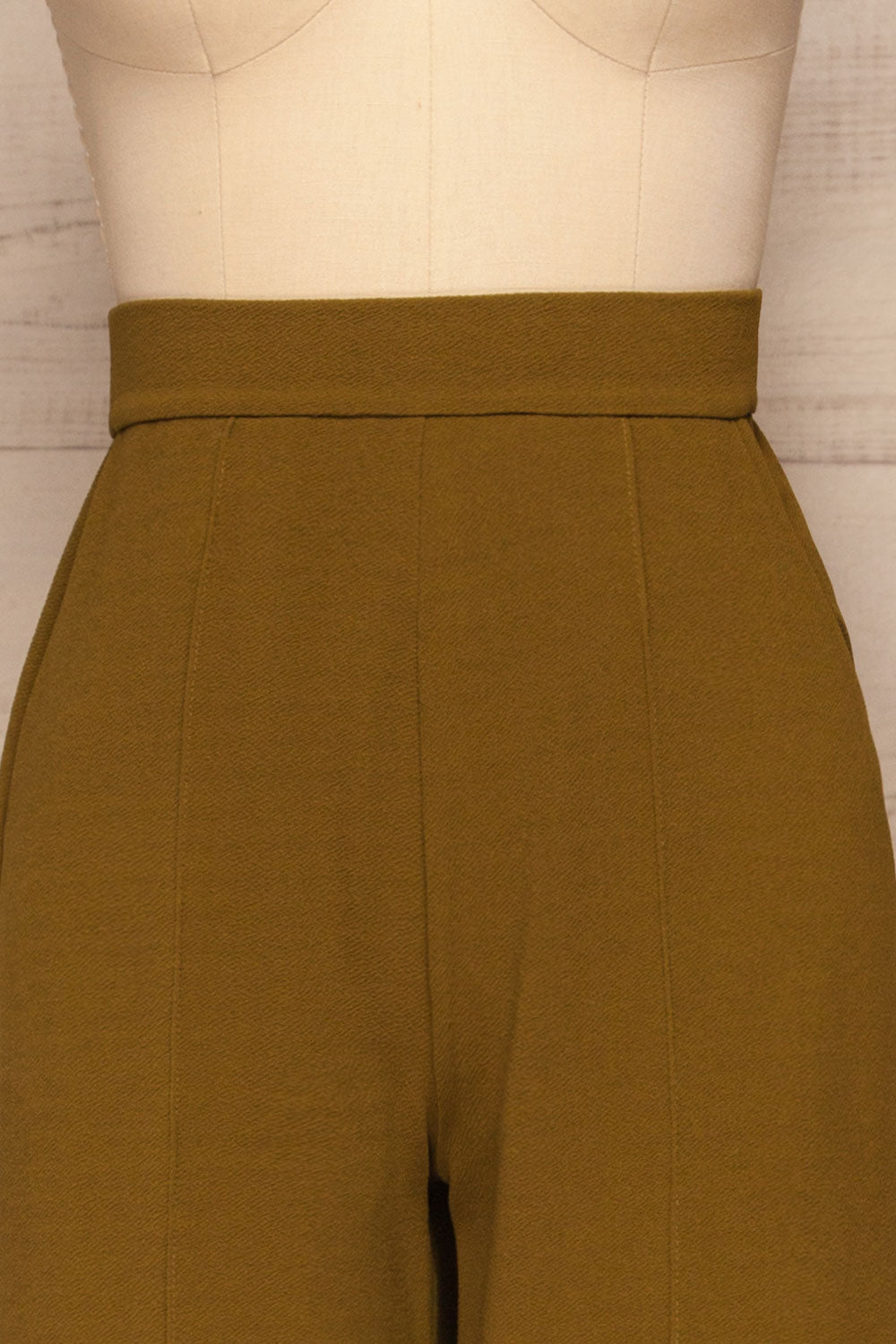 Devesa Khaki Wide Leg Pants w/ Pockets | La petite garçonne front close up